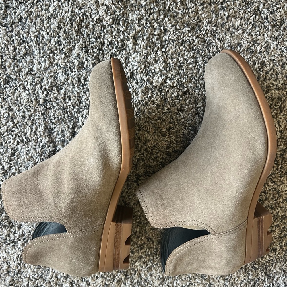 Sorel ankle booties. Taupe. Size 10